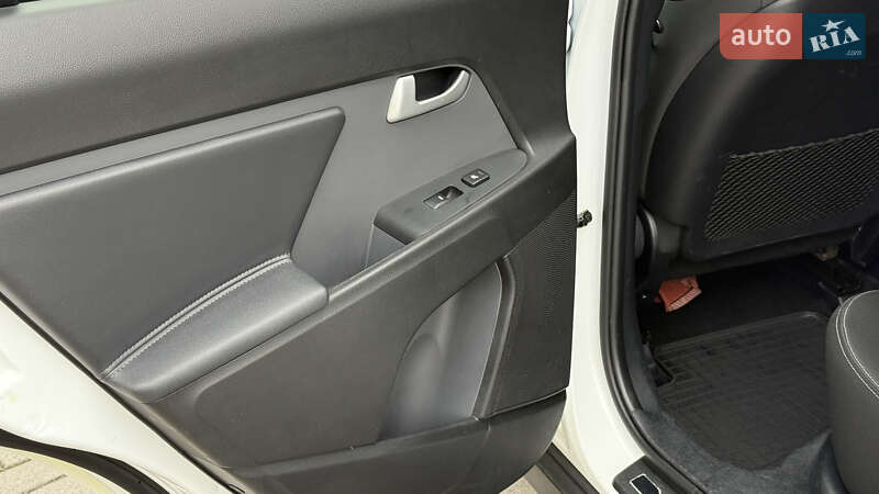 Внедорожник / Кроссовер Kia Sportage 2014 в Радивилове