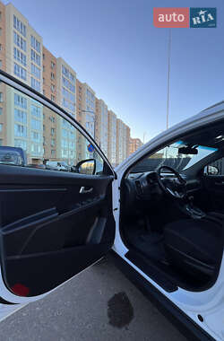 Внедорожник / Кроссовер Kia Sportage 2012 в 