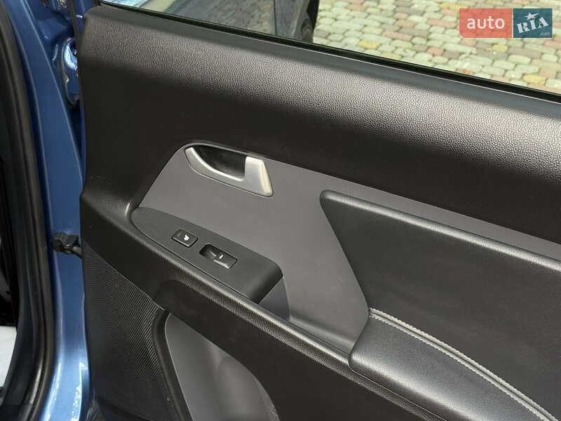 Внедорожник / Кроссовер Kia Sportage 2014 в Тячеве