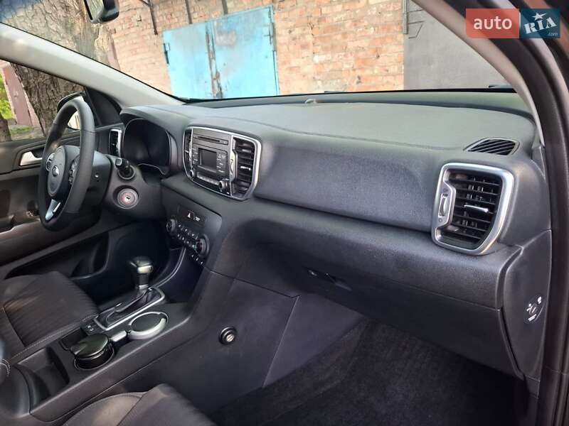 Позашляховик / Кросовер Kia Sportage 2016 в Кривому Розі