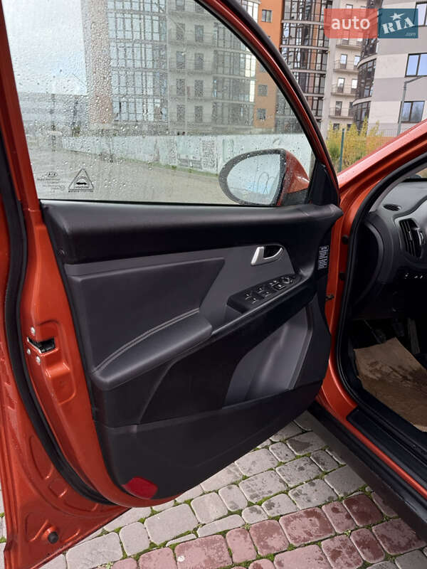 Позашляховик / Кросовер Kia Sportage 2011 в Івано-Франківську