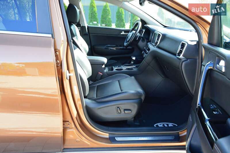 Позашляховик / Кросовер Kia Sportage 2017 в Львові