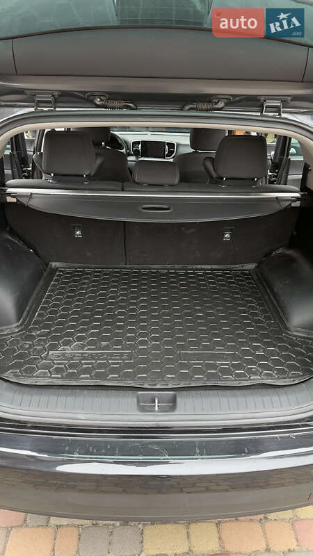 Позашляховик / Кросовер Kia Sportage 2016 в Луцьку