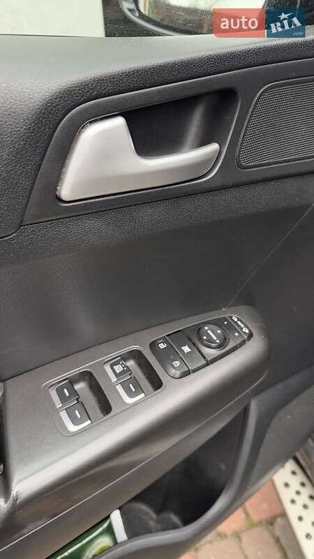 Позашляховик / Кросовер Kia Sportage 2016 в Луцьку