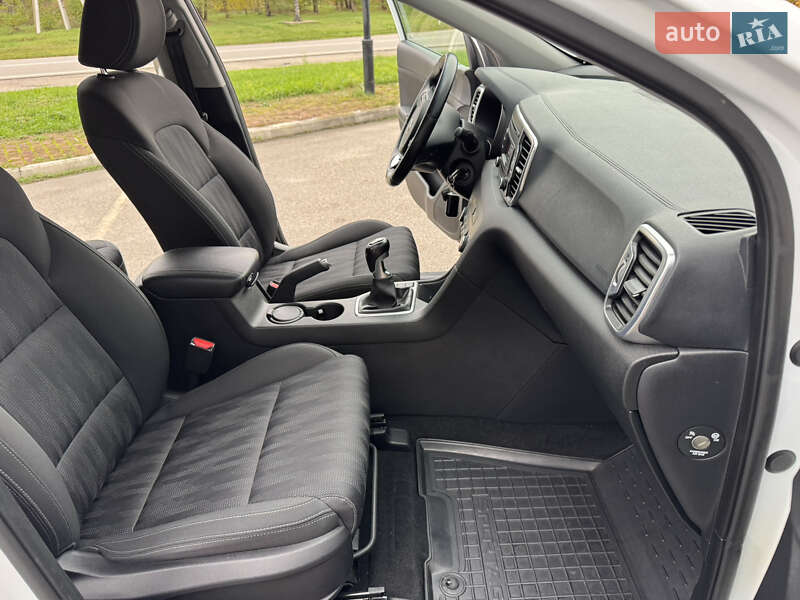 Внедорожник / Кроссовер Kia Sportage 2016 в Киеве