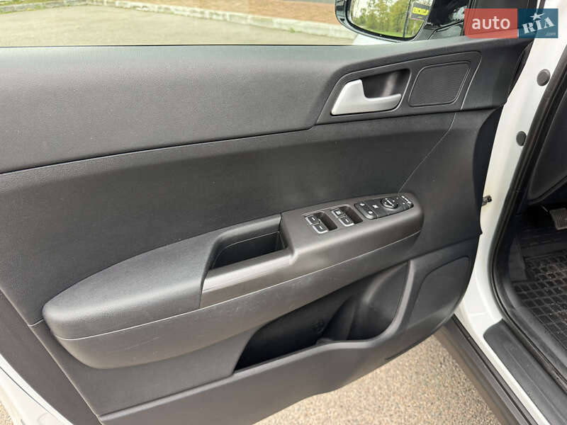 Внедорожник / Кроссовер Kia Sportage 2016 в Киеве