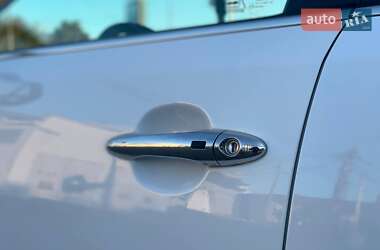 Внедорожник / Кроссовер Kia Sportage 2012 в 