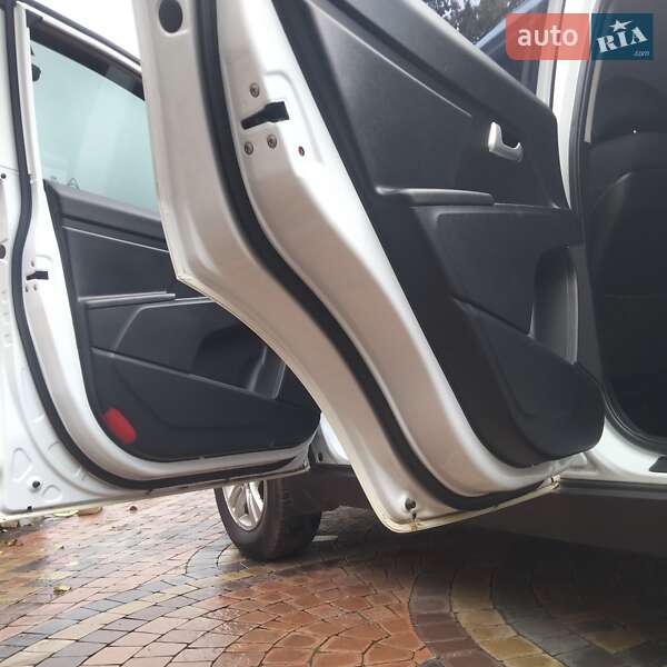 Внедорожник / Кроссовер Kia Sportage 2013 в Днепре