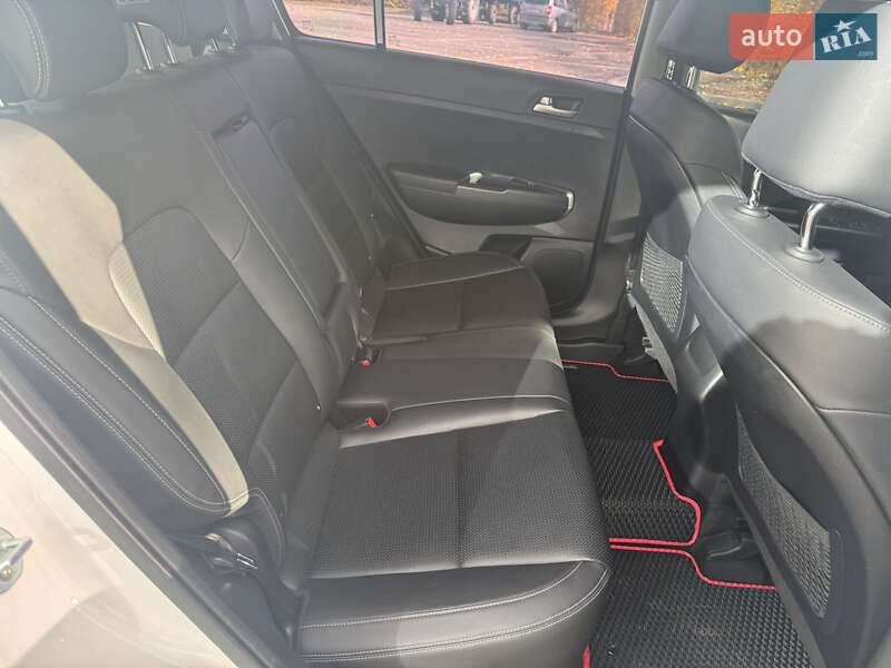 Позашляховик / Кросовер Kia Sportage 2019 в Києві фото 24 Позашляховик / Кросовер Kia Sportage 2019 в Києві