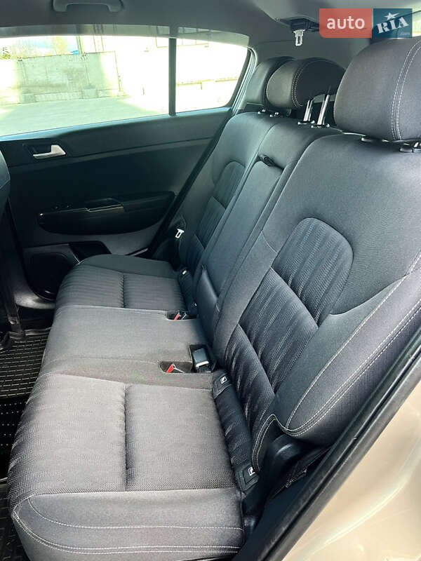 Позашляховик / Кросовер Kia Sportage 2016 в Тернополі фото 47 Позашляховик / Кросовер Kia Sportage 2016 в Тернополі