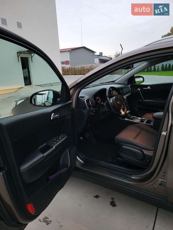 Позашляховик / Кросовер Kia Sportage 2016 в Луцьку