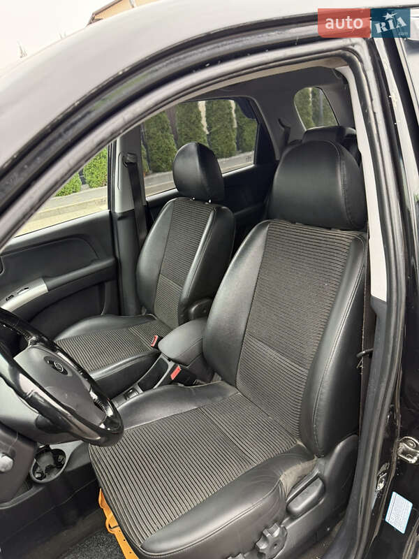 Внедорожник / Кроссовер Kia Sportage 2006 в Каменец-Подольском