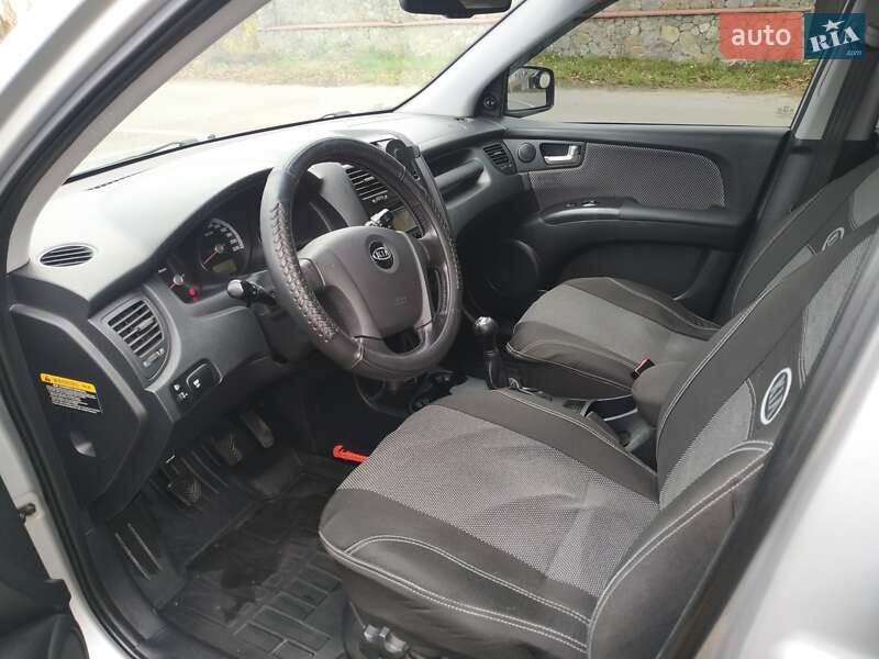 Внедорожник / Кроссовер Kia Sportage 2005 в Калиновке