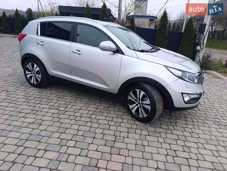 Позашляховик / Кросовер Kia Sportage 2011 в Чернівцях