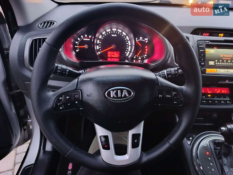 Позашляховик / Кросовер Kia Sportage 2011 в Чернівцях