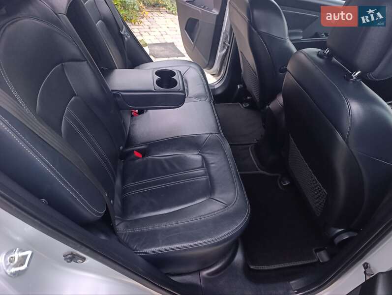 Позашляховик / Кросовер Kia Sportage 2011 в Чернівцях