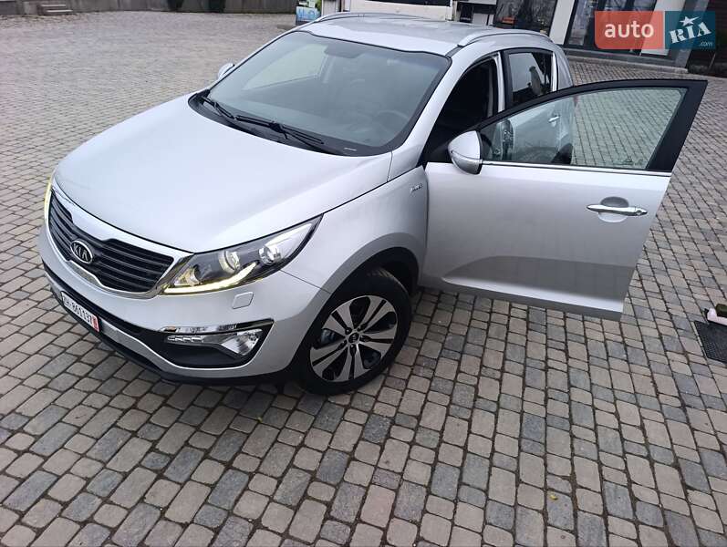 Позашляховик / Кросовер Kia Sportage 2011 в Чернівцях