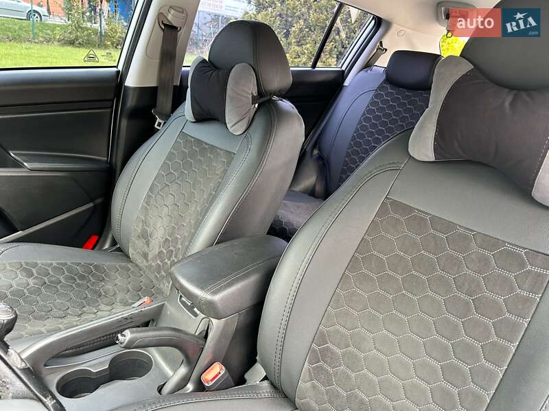 Внедорожник / Кроссовер Kia Sportage 2011 в Каменец-Подольском