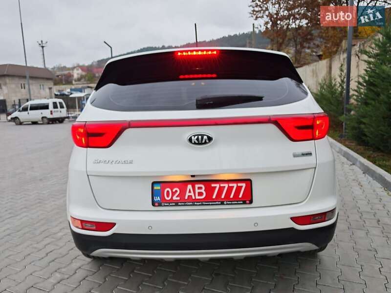 Внедорожник / Кроссовер Kia Sportage 2015 в Могилев-Подольске