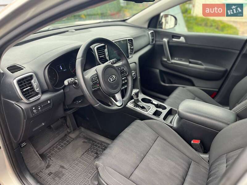 Позашляховик / Кросовер Kia Sportage 2017 в Києві фото 8 Позашляховик / Кросовер Kia Sportage 2017 в Києві