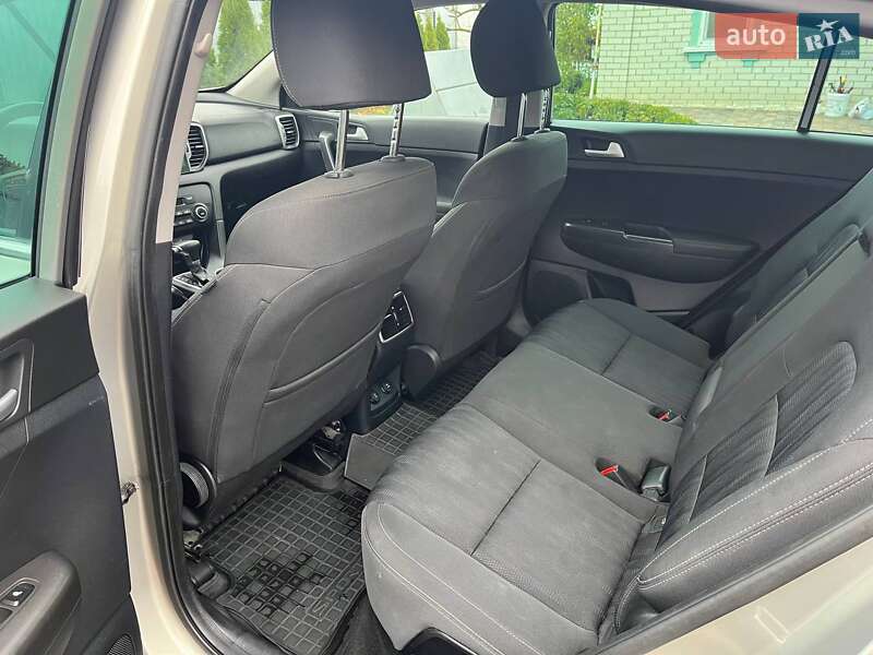 Позашляховик / Кросовер Kia Sportage 2017 в Києві фото 11 Позашляховик / Кросовер Kia Sportage 2017 в Києві