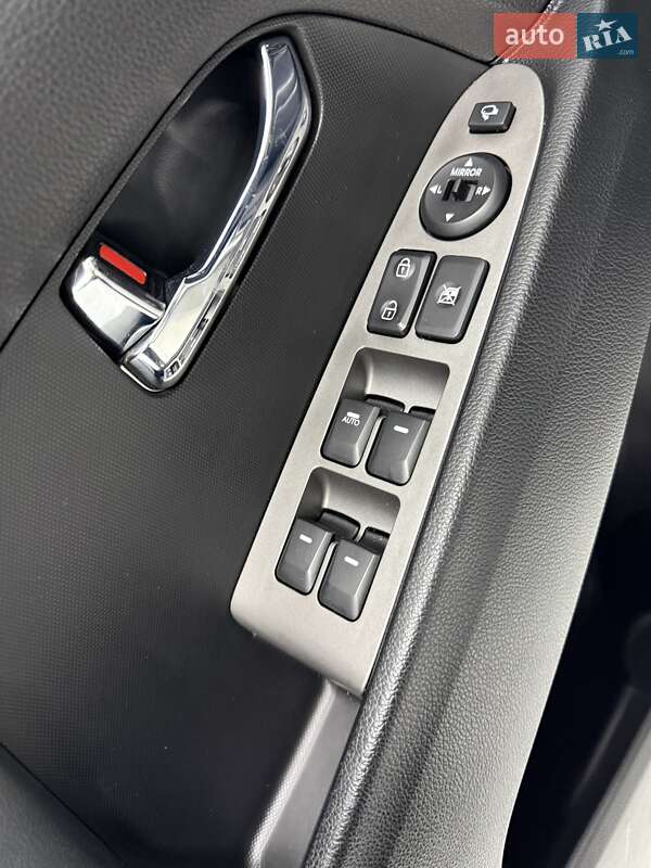 Позашляховик / Кросовер Kia Sportage 2013 в Одесі