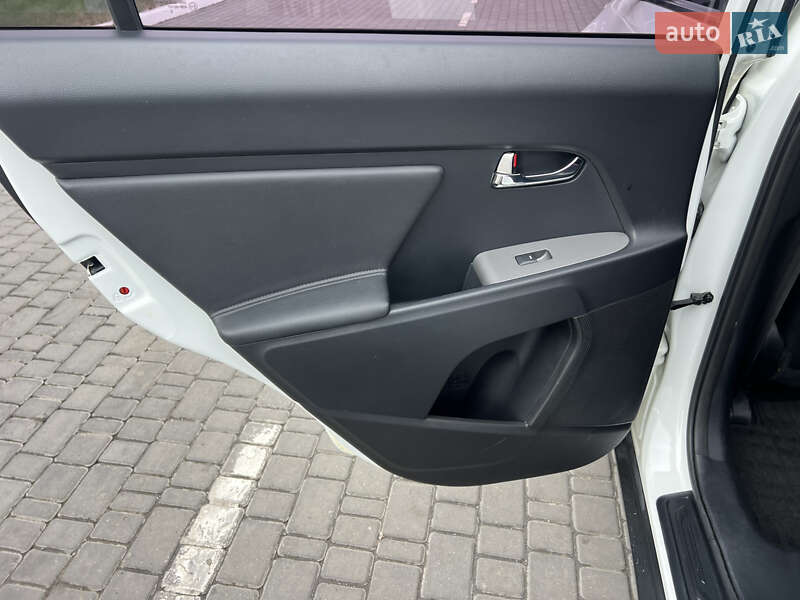 Позашляховик / Кросовер Kia Sportage 2013 в Одесі