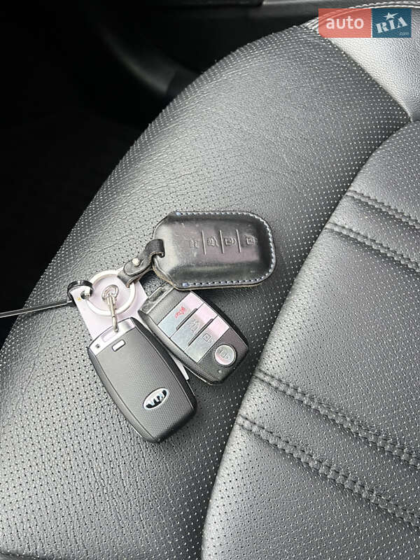 Позашляховик / Кросовер Kia Sportage 2013 в Одесі