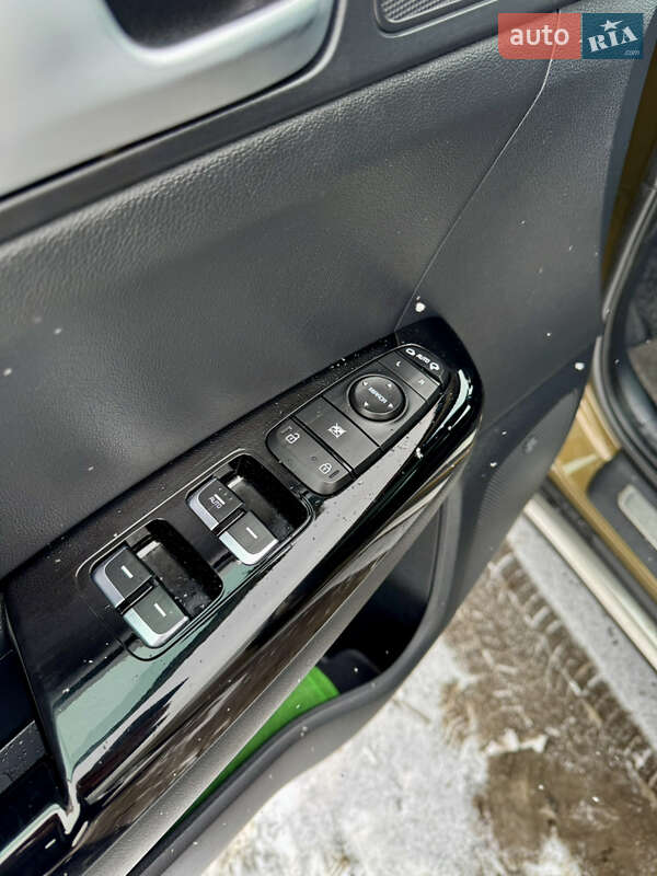 Позашляховик / Кросовер Kia Sportage 2016 в Полтаві фото 42 Позашляховик / Кросовер Kia Sportage 2016 в Полтаві