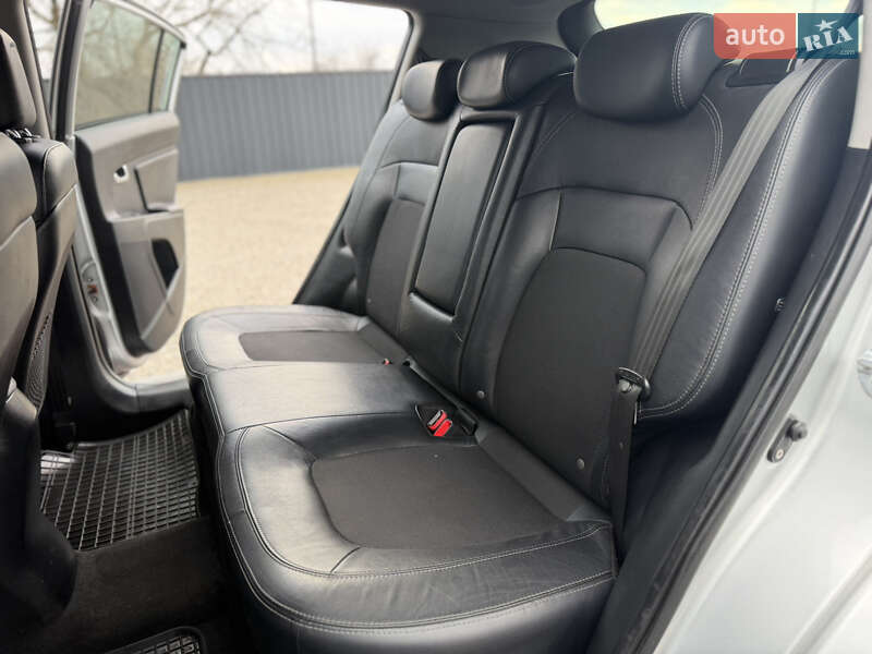 Внедорожник / Кроссовер Kia Sportage 2012 в Берегово