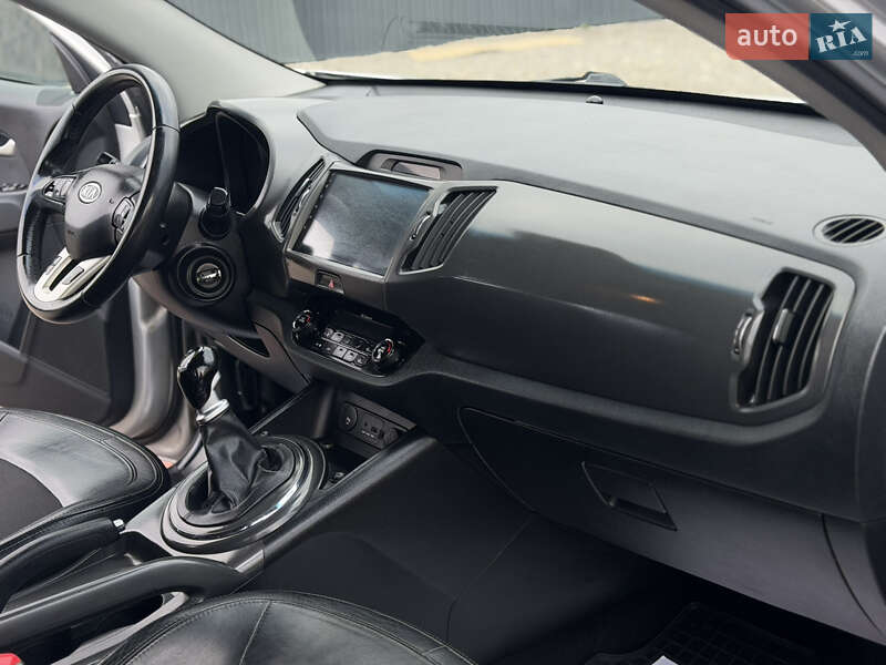 Внедорожник / Кроссовер Kia Sportage 2012 в Берегово