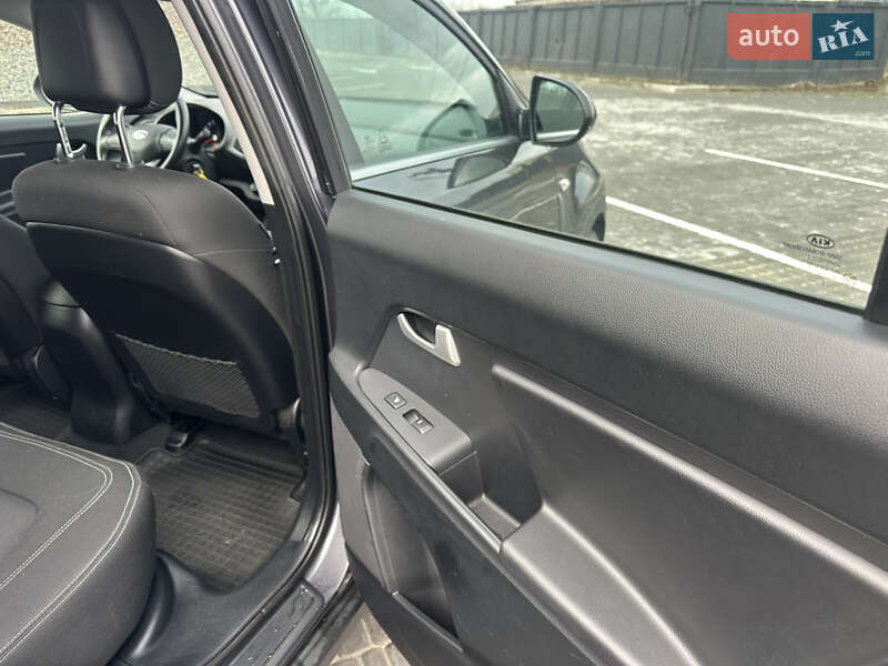 Позашляховик / Кросовер Kia Sportage 2010 в Житомирі