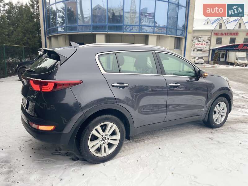 Внедорожник / Кроссовер Kia Sportage 2016 в Черновцах