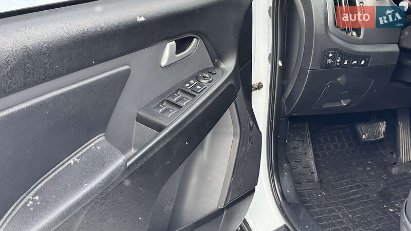 Внедорожник / Кроссовер Kia Sportage 2011 в Ивано-Франковске