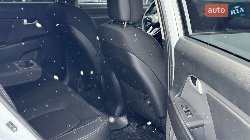 Внедорожник / Кроссовер Kia Sportage 2011 в Ивано-Франковске