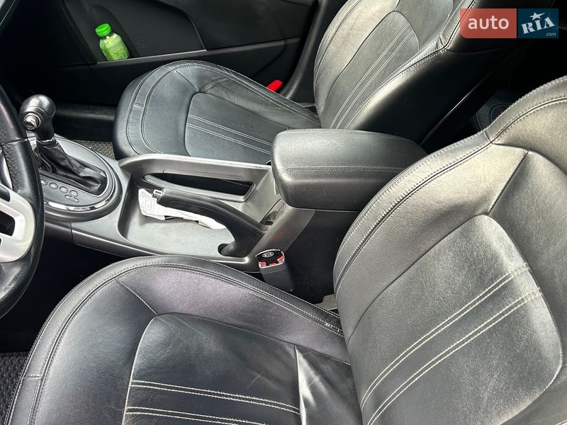 Внедорожник / Кроссовер Kia Sportage 2012 в Валках