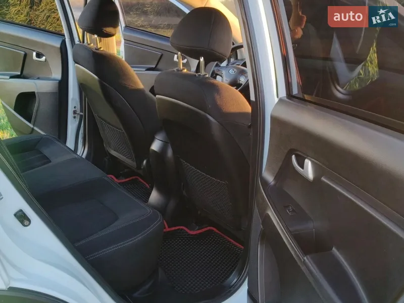 Kia Sportage 2013 VIN U5YPB815ADL359688 фото оголошення 11 з 60