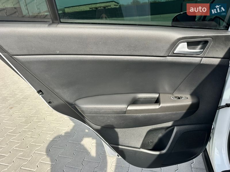 Внедорожник / Кроссовер Kia Sportage 2016 в Дубно