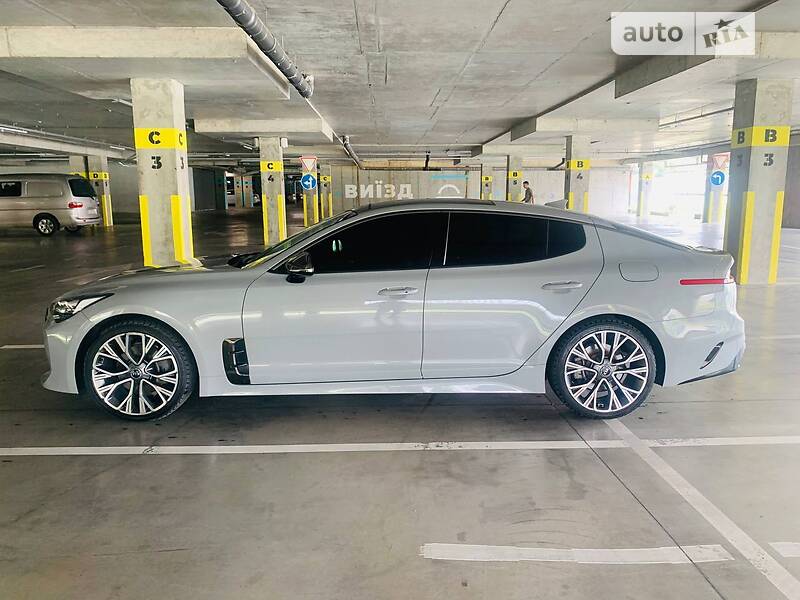Лифтбек Kia Stinger 2018 в Львове