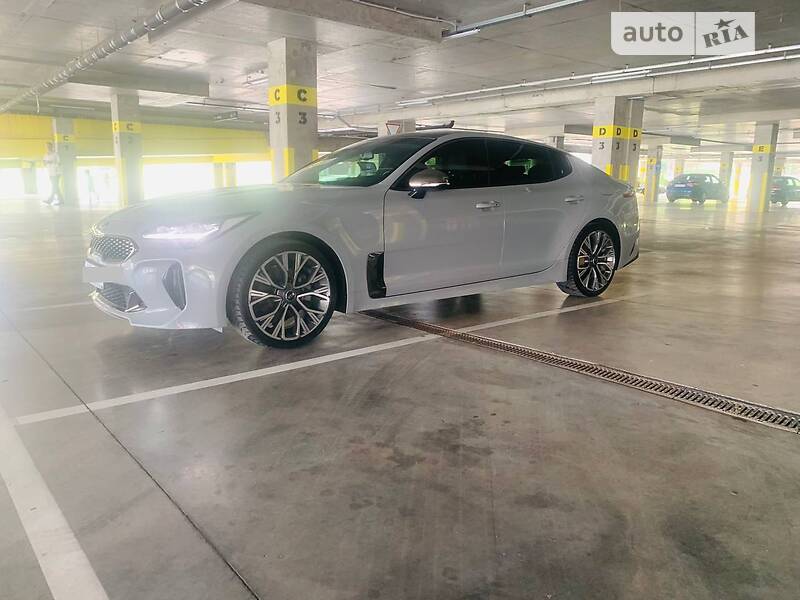 Лифтбек Kia Stinger 2018 в Львове