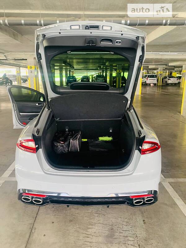 Лифтбек Kia Stinger 2018 в Львове