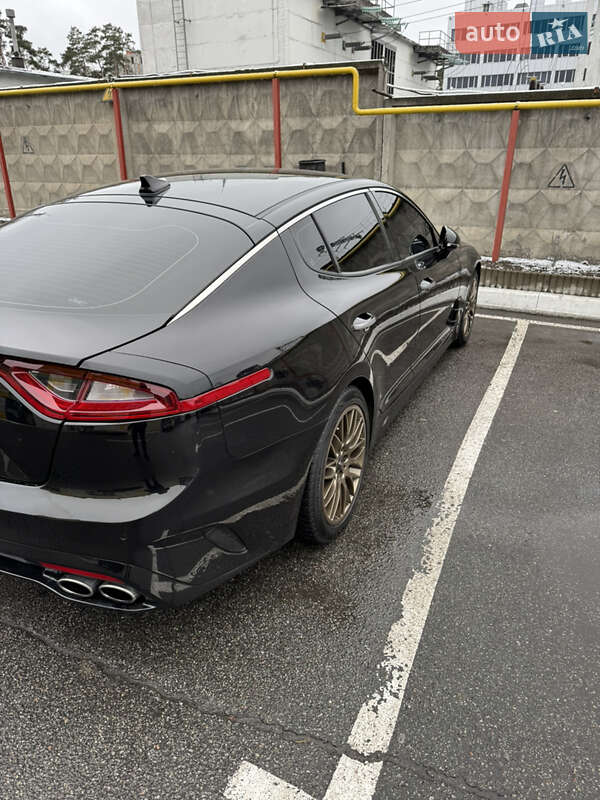 Фастбэк Kia Stinger 2017 в Киеве
