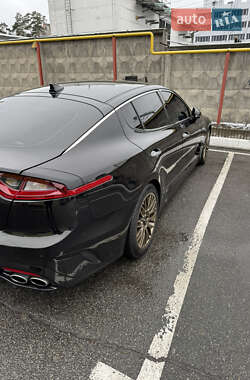Фастбэк Kia Stinger 2017 в 