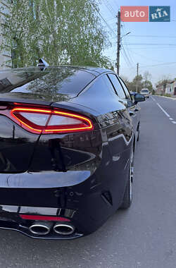 Фастбэк Kia Stinger 2018 в 