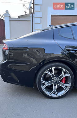 Фастбэк Kia Stinger 2018 в 