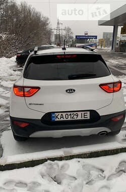 Внедорожник / Кроссовер Kia Stonic 2021 в 