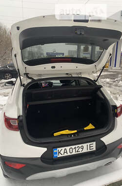 Внедорожник / Кроссовер Kia Stonic 2021 в 