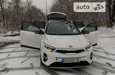 Внедорожник / Кроссовер Kia Stonic 2021 в 