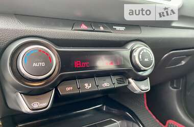 Позашляховик / Кросовер Kia Stonic 2021 в 