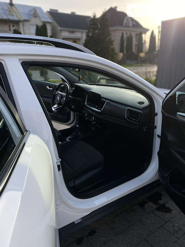Внедорожник / Кроссовер Kia Stonic 2020 в Ужгороде фото 5 Внедорожник / Кроссовер Kia Stonic 2020 в Ужгороде